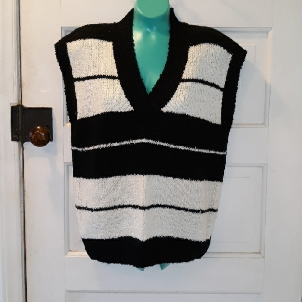 The Import Workshop black cream vest sweater mediu